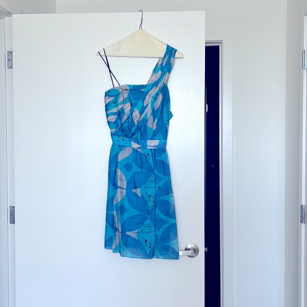 One shoulder party dress 👗